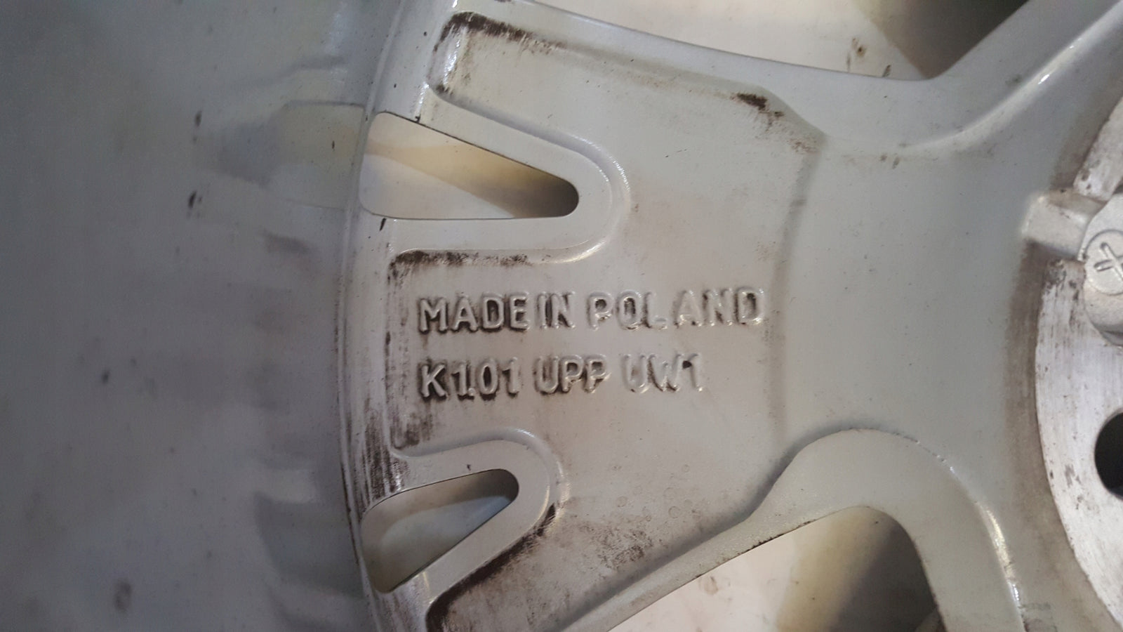 AUDI A3 21^ felga aluminiowa 17 cali 8Y0601025D