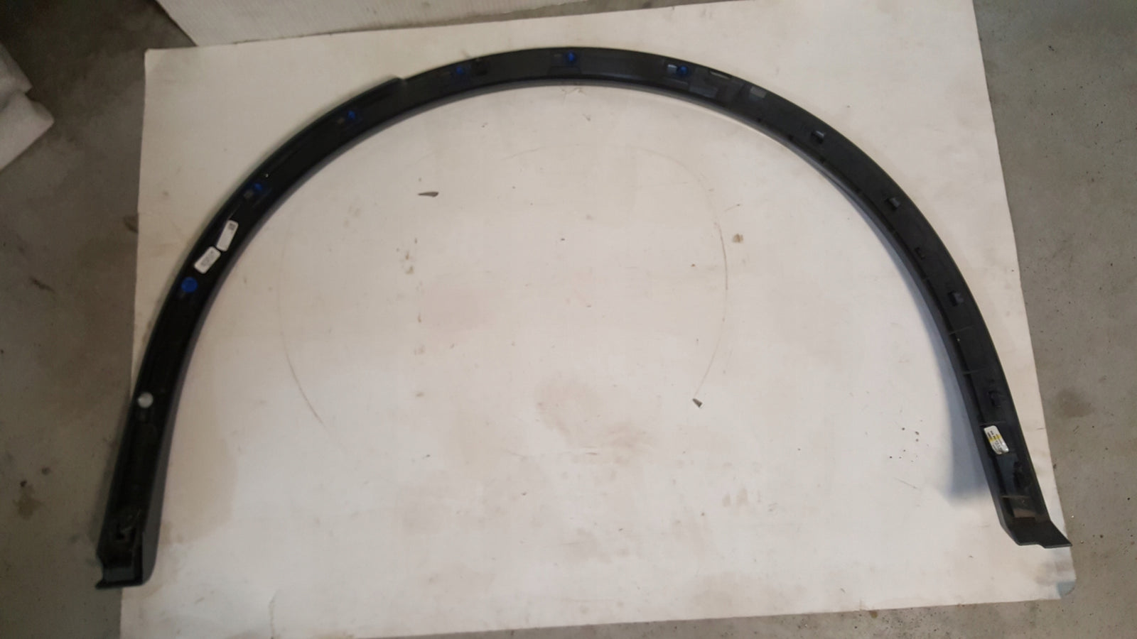 Listwa błotnika prawy tył AUDI Q5 80A853818A demontaż