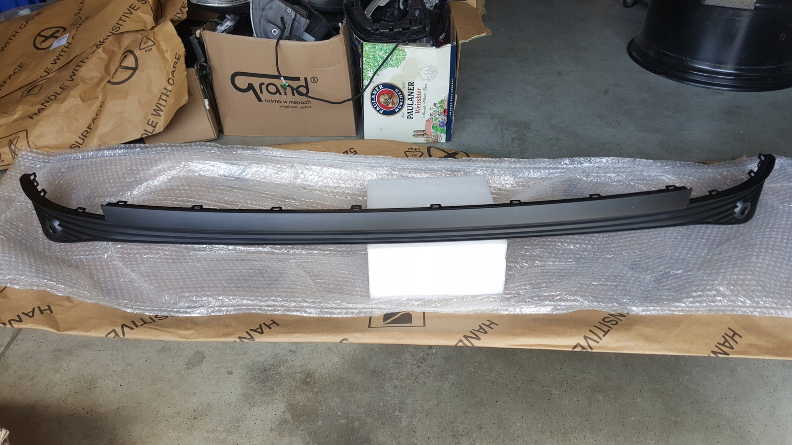 NOWA ORYGINALNA listwa kratka zderzaka tylnego AUDI Q4 e-tron 89A807833A