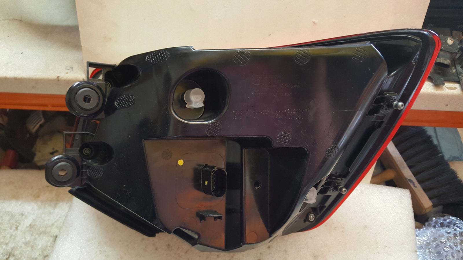 Lampa LED lewy tył AUDI Q2 81A945091B demontaż