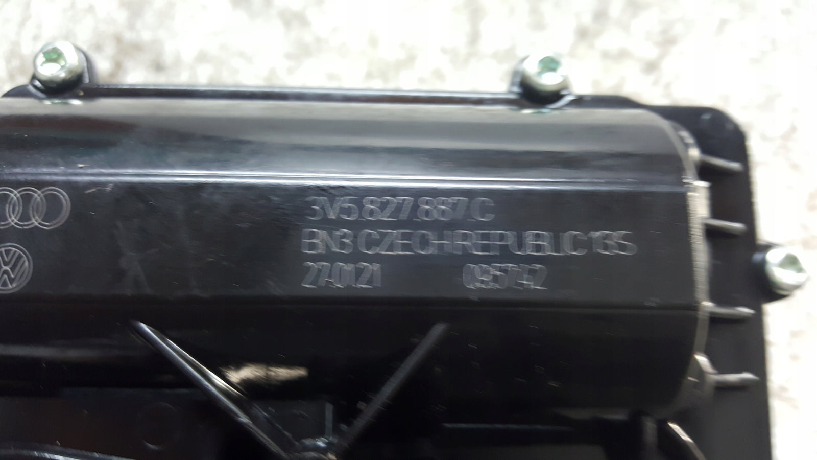 SQ8 4M RSQ8 Q8 SILNICZEK DOCIĄG KLAPY BAGAŻNIKA TYŁ 3V5827887C SQ7 4M Q7