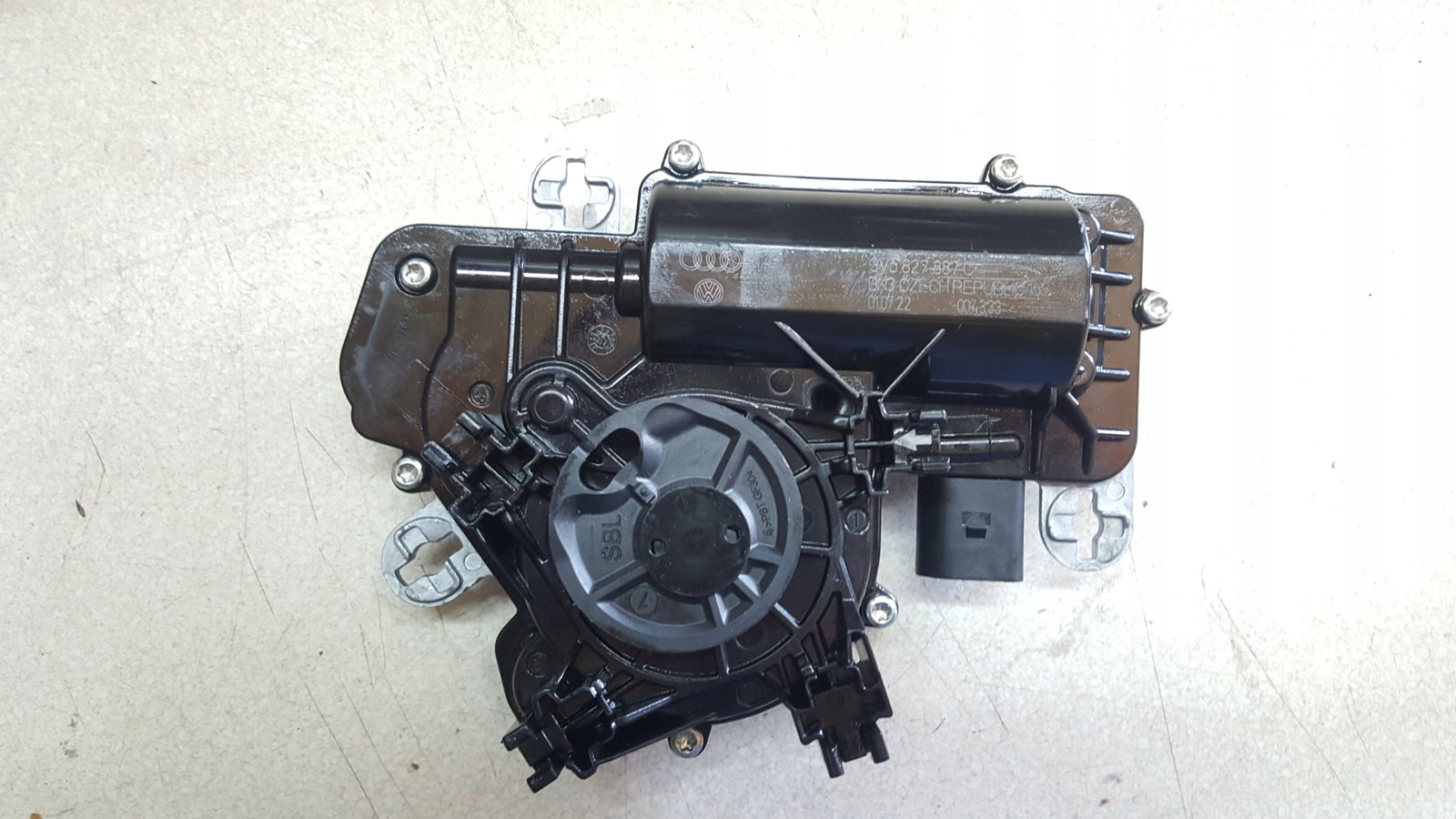 SQ8 4M RSQ8 Q8 SILNICZEK DOCIĄG KLAPY BAGAŻNIKA TYŁ 3V5827887C SQ7 4M Q7