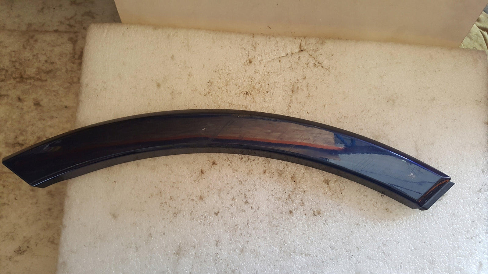 LISTWA BŁOTNIKA PRAWY PRZÓD AUDI Q7 RL967232