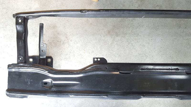 Belka wzmocnienie zderzaka przedniego AUDI A3 8Y0807109 demontaż