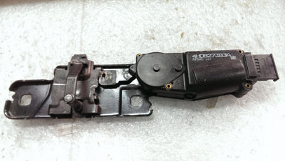 Zamek dociąg klapy bagażnika AUDI A8 4H0827383A