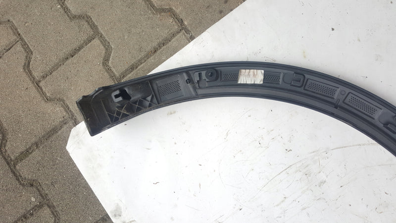 Listwa błotnika prawy tył AUDI Q3 83A853818B demontaż