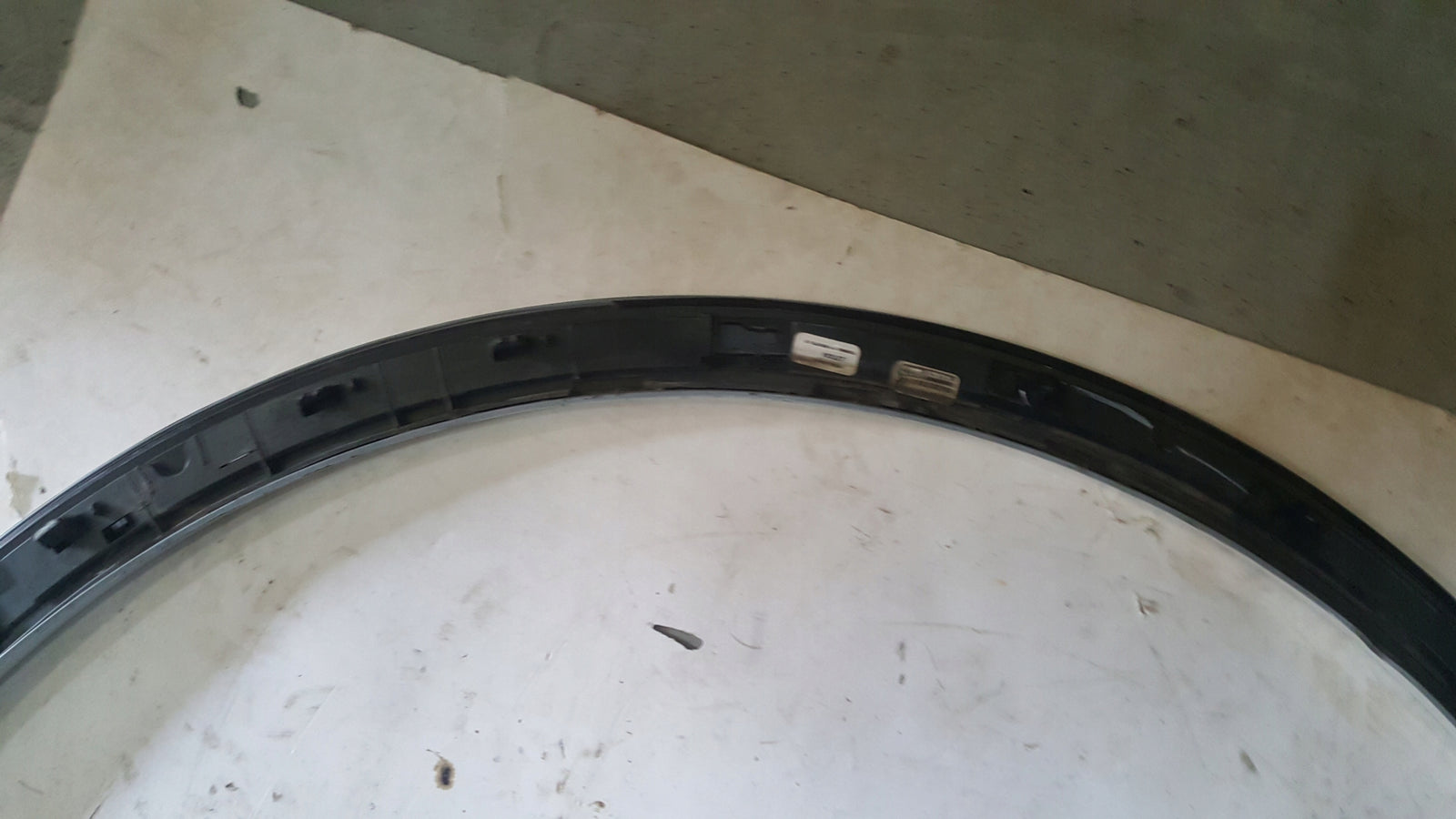 Listwa błotnika przedniego prawa strona AUDI Q5 80A853718F demontaż