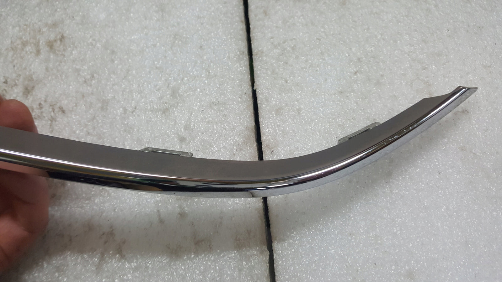 Listwa chrom zderzaka lewy tył VW GOLF VII kombi 5G9853331 demontaż