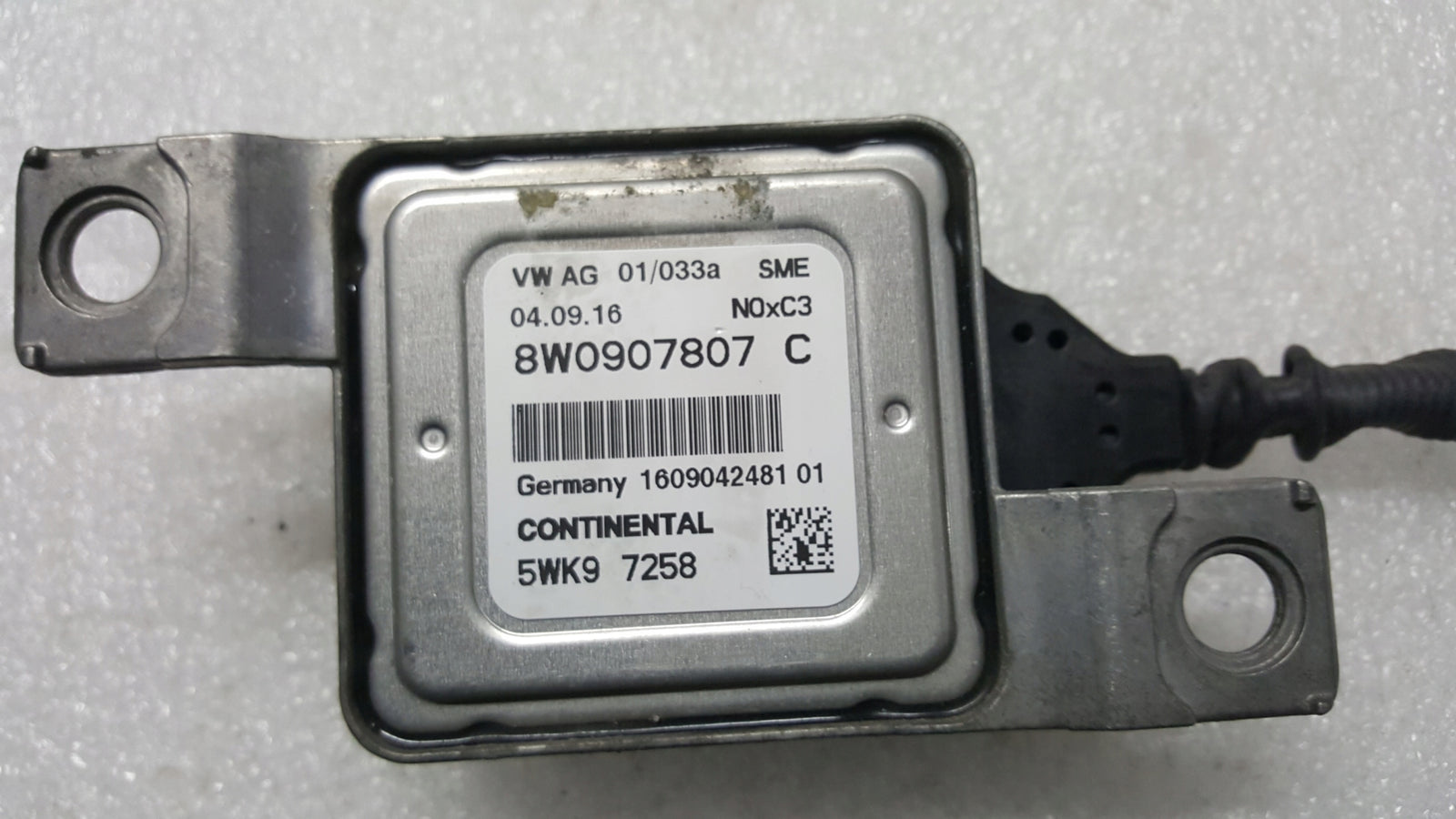 Sonda lambda czujnik NOX AUDI A4 B9 A5 8W0907807C demontaż