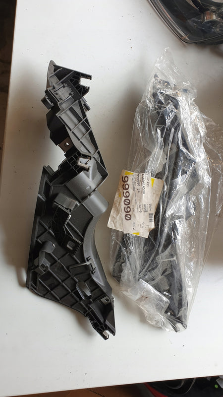 LE KOSZYK DO LAMPY AUDI A7 4G8941453A przed liftem