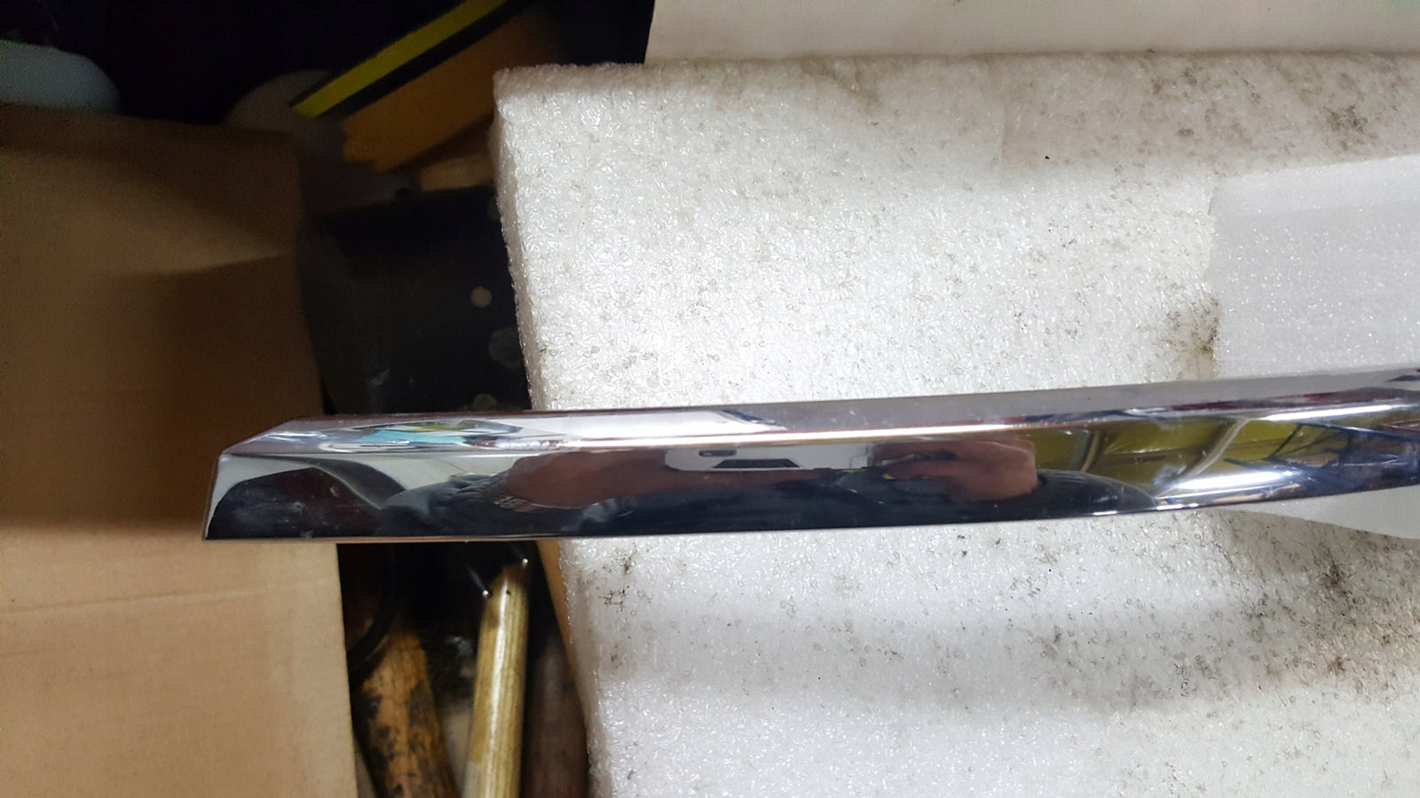 AUDI A6 C6 LIFT 08- OZDOBNA LISTWA CHROM ZDERZAKA PRZÓD LEWA 4F0853065