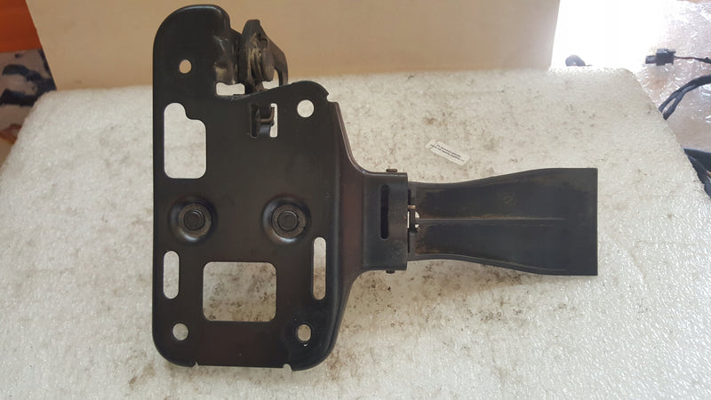 Rygiel zamek maski AUDI A4 (B8) A5 8T0823480 demontaż