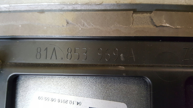 Listwa drzwi lewy tył AUDI Q2 81A853969A demontaż