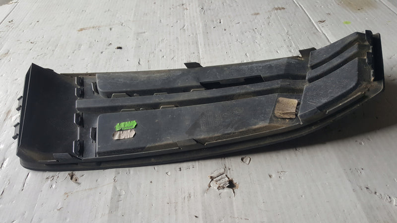 Kratka zderzaka przedniego prawa strona AUDI A4 (B9) 8W0807682F demontaż