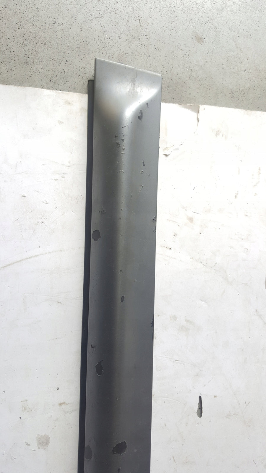 Listwa drzwi przednich prawa Audi A6 ALLROAD 4F0853960B