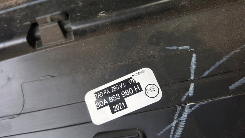 Listwa drzwi prawy przód AUDI Q5 80A853960A demontaż