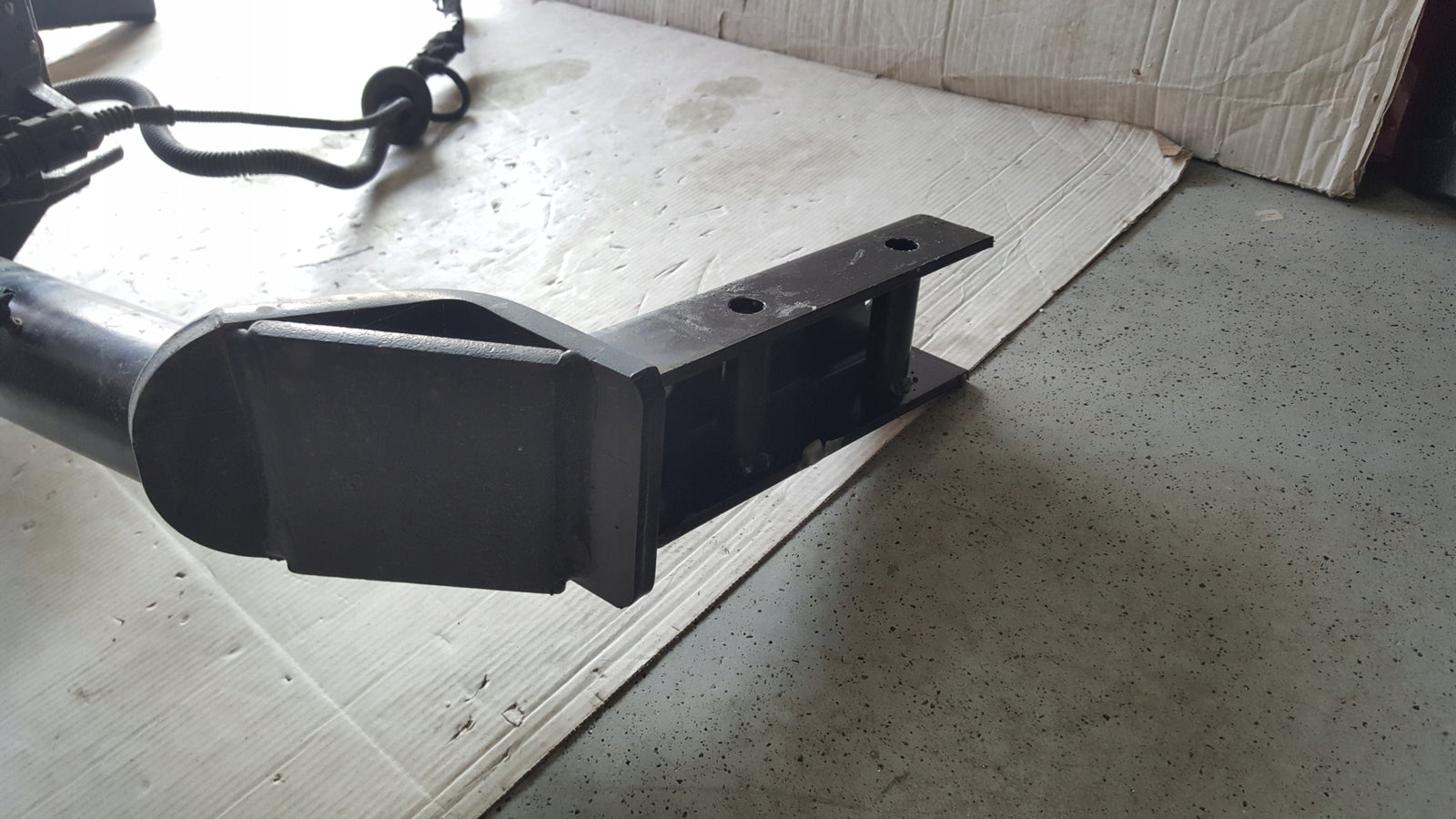 Hak holowniczy AUDI Q5 8R0800495E + wiązka 8R0971541C demontaż