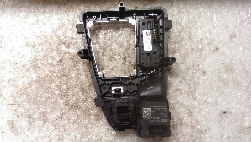 Ramka panel biegów AUDI Q5 II 80B713111C demontaż