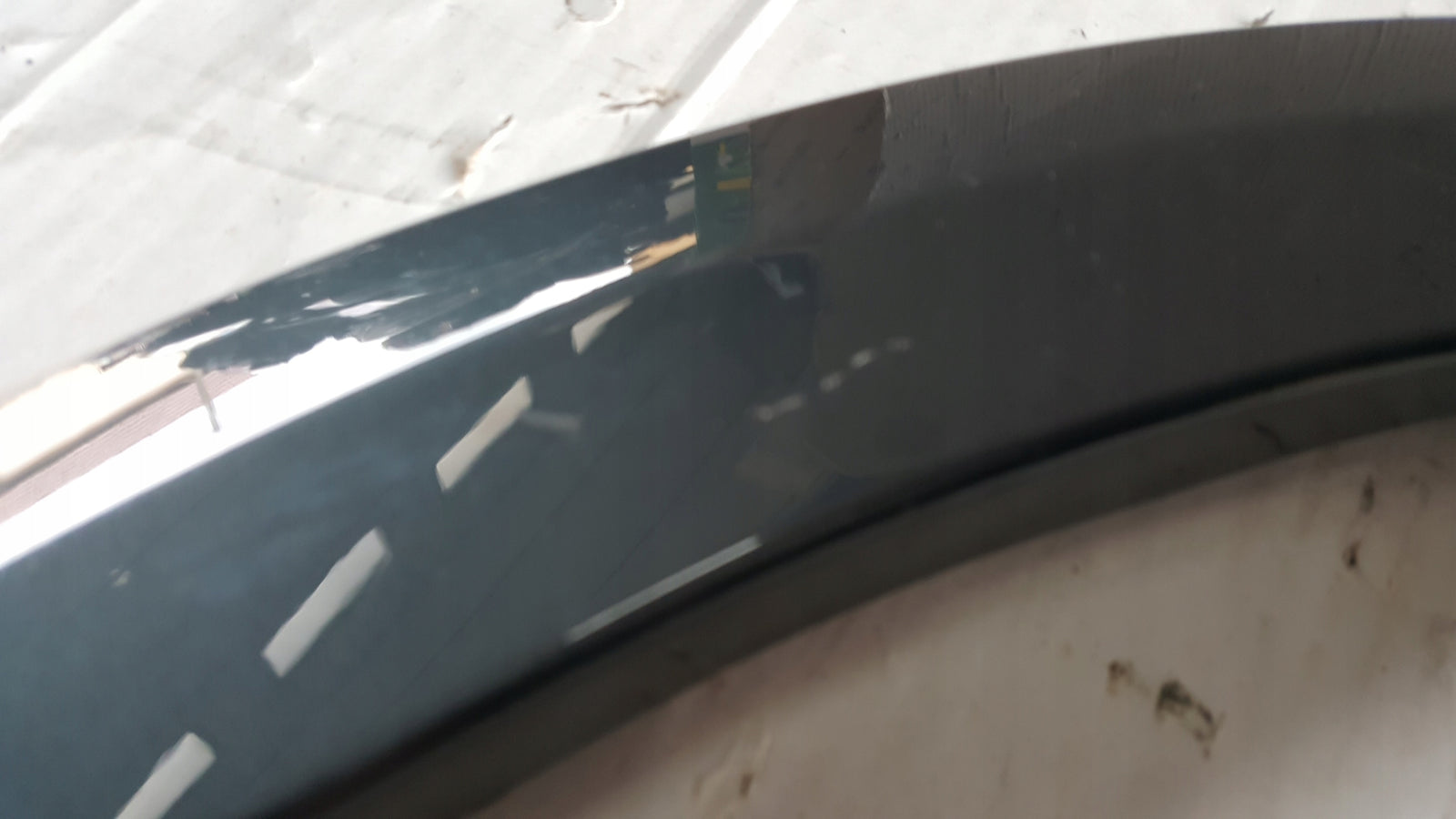 Listwa błotnika prawy tył AUDI Q2 81A853818A