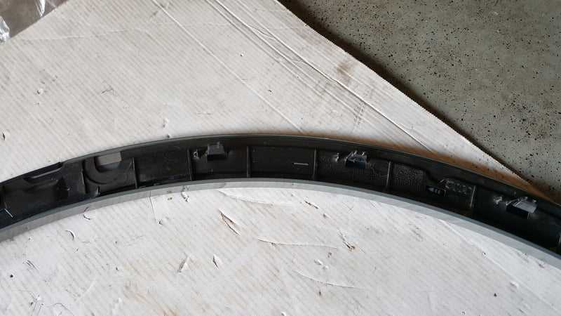 Listwa błotnika PR tył AUDI Q5 80A853818A demontaż