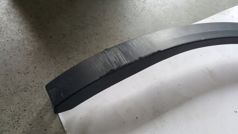 Listwa błotnika lewy przód VW TOUAREG 3 760853717 demontaż