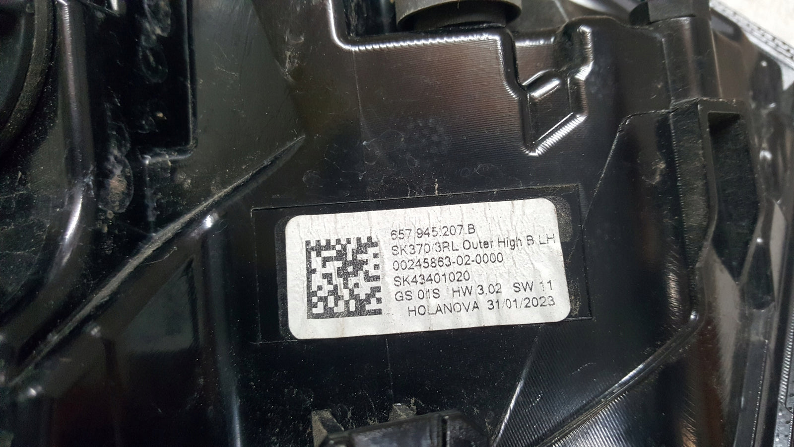 Tylna lewa lampa LED w błotnik SKODA SCALA 657945207B demontaż