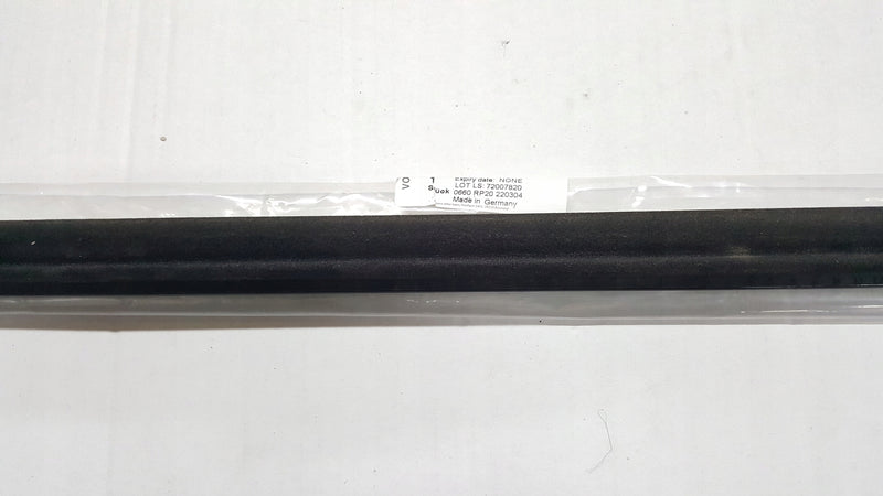 Listwa zgarniająca prawy przód AUDI A4 (B9) RS4 8W0853284D demontaż