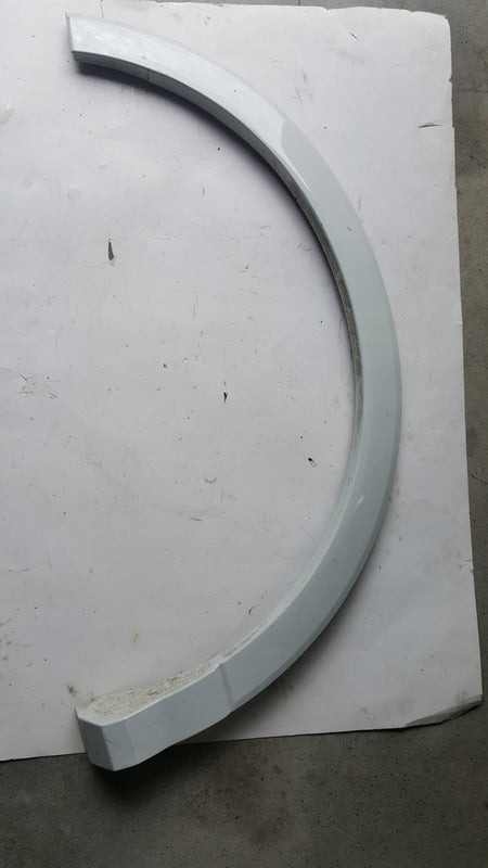 Listwa błotnika prawy tył AUDI Q3 83A853818B demontaż