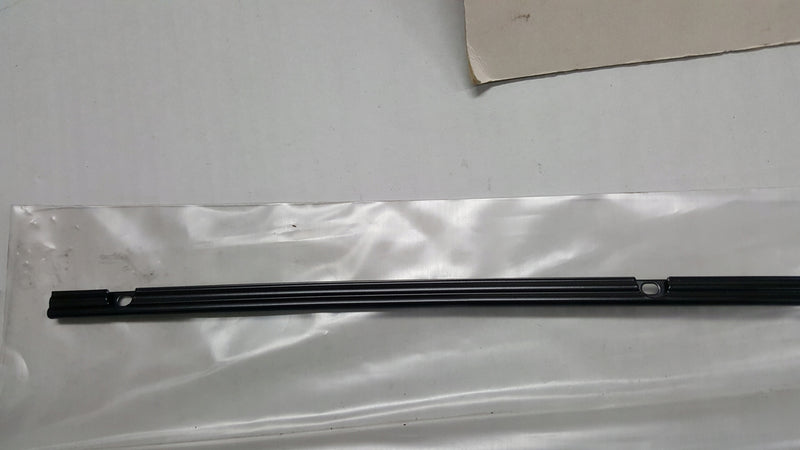 NOWA ORYGINALNA prawa listwa uszczelki szyby AUDI A6 (C8) RS6 4K0845454