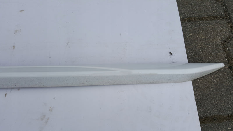 Listwa progowa prawa strona AUDI A4 (B9) 8W0853932A demontaż