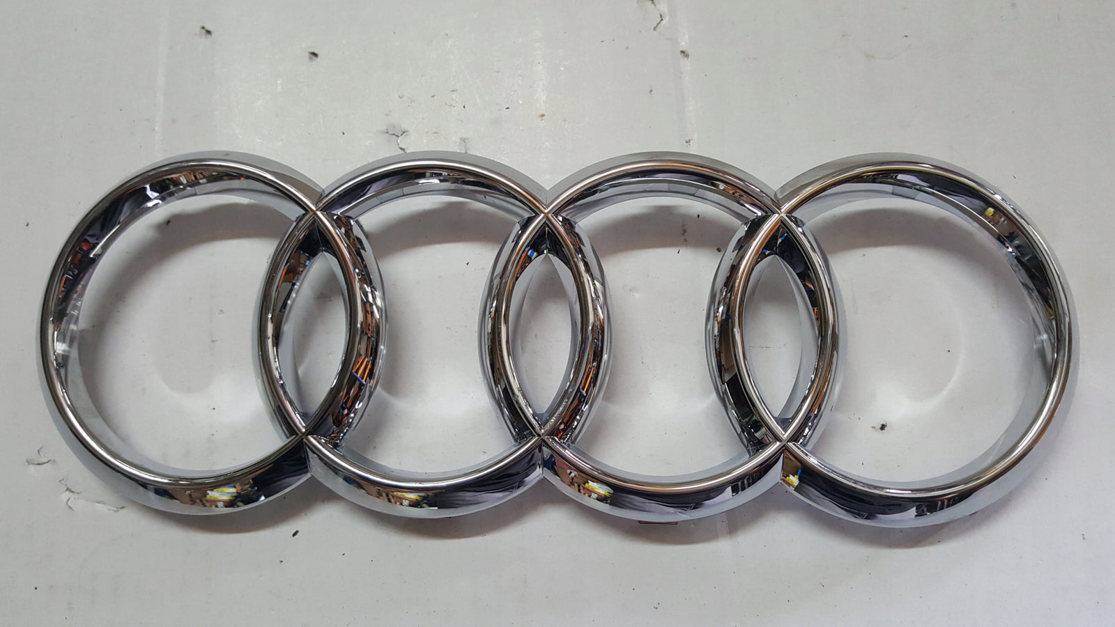 Emblemat logo przód AUDI A1 RS5 RS3 8T0853605 NOWY ORYGINAŁ
