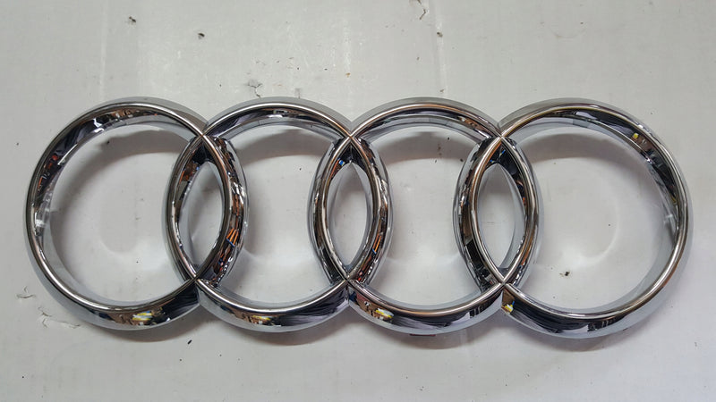 Emblemat logo przód AUDI A1 RS5 RS3 8T0853605 NOWY ORYGINAŁ