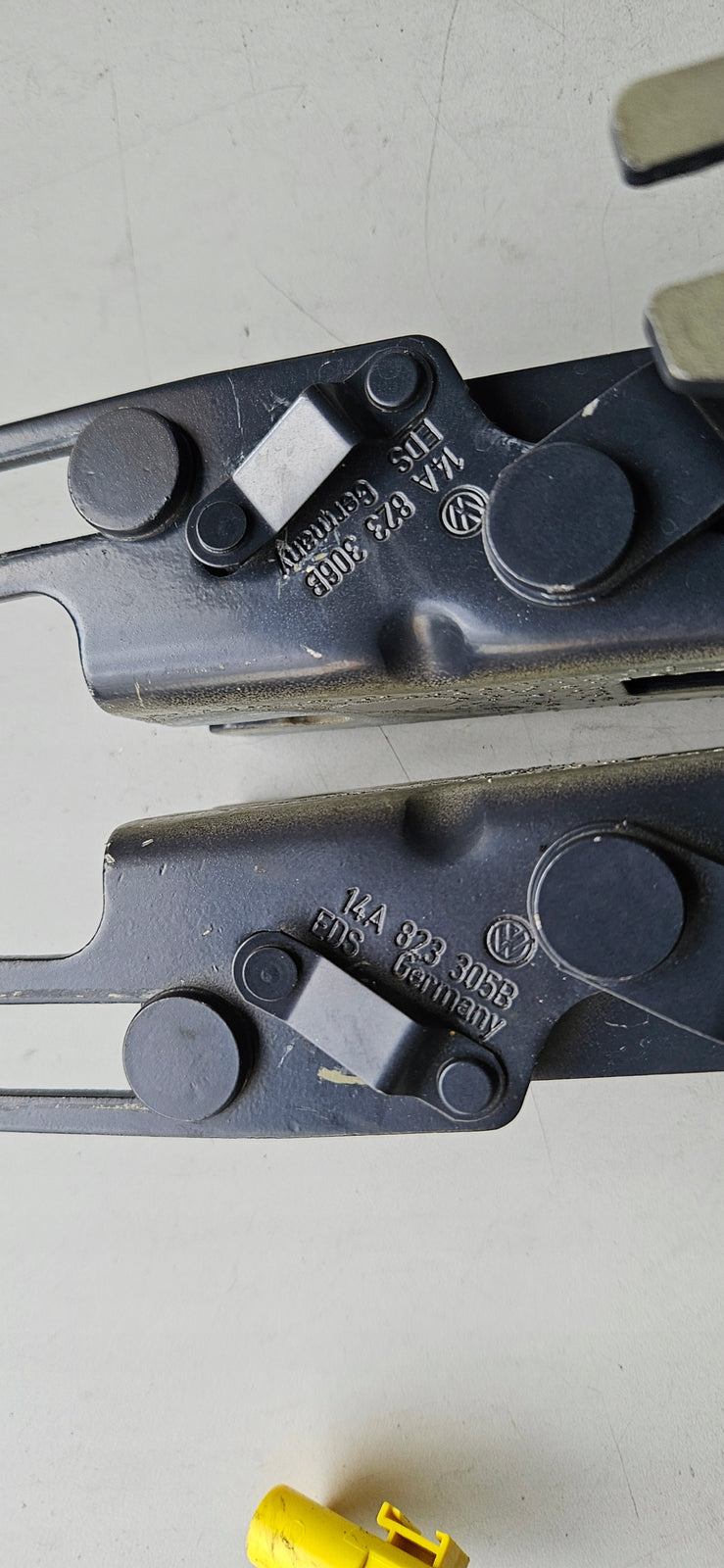 ORYGINALNE zawiasy maski L+P Vw ID.7 14A823306B 14A823305B