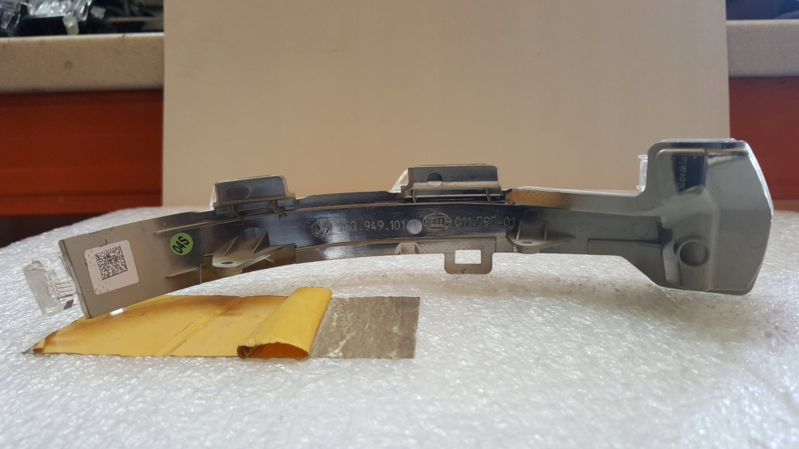 Lewy kierunkowskaz lusterka VW 3G0949101 demontaż