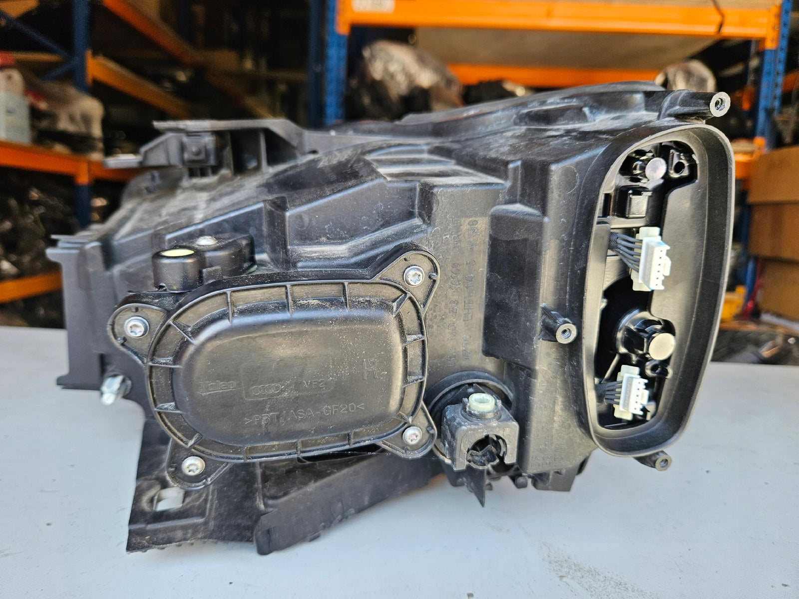 Pr reflektor Ful LED AUDI Q2 81A941034 2017r IDEAŁ