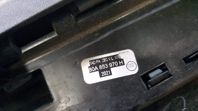 Listwa drzwi prawy tył AUDI Q5 80A853970A demontaż