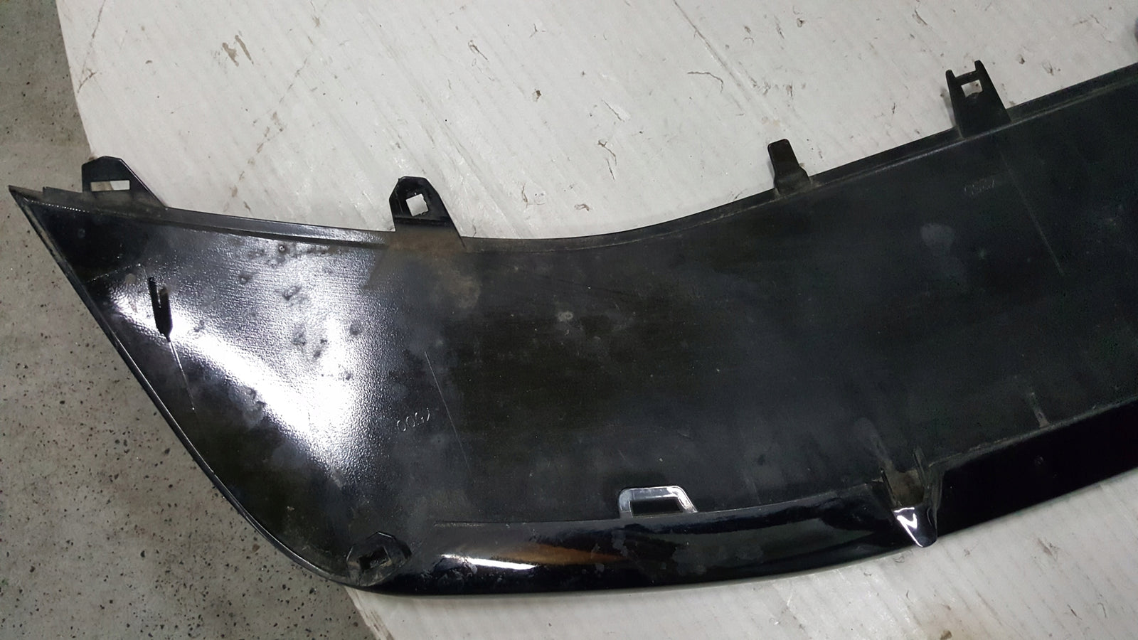 Spoiler dokładka zderzaka przedniego AUDI A4 (B9) 8W0807717B demontaż
