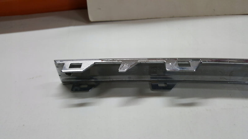 Listwa chrom zderzaka przedniego lewa strona VW TOUAREG 7P6853253 demontaż