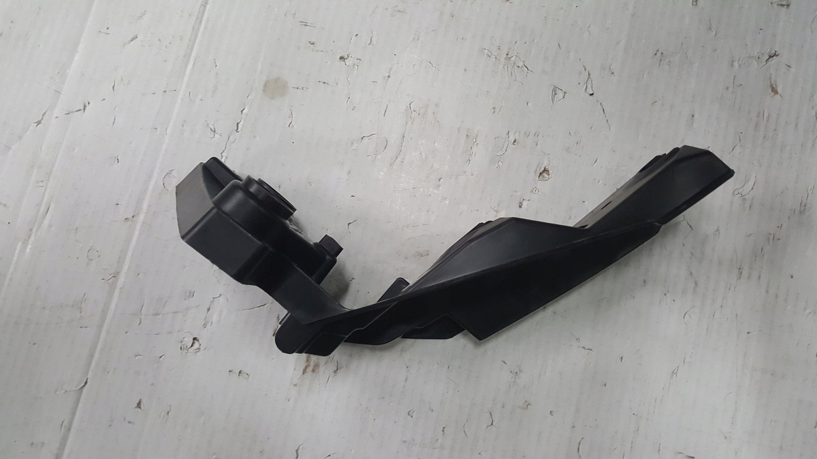 NOWY ORYGINALNY ślizg zderzaka lewy tył VW GOLF VIII kombi 5H9807393E