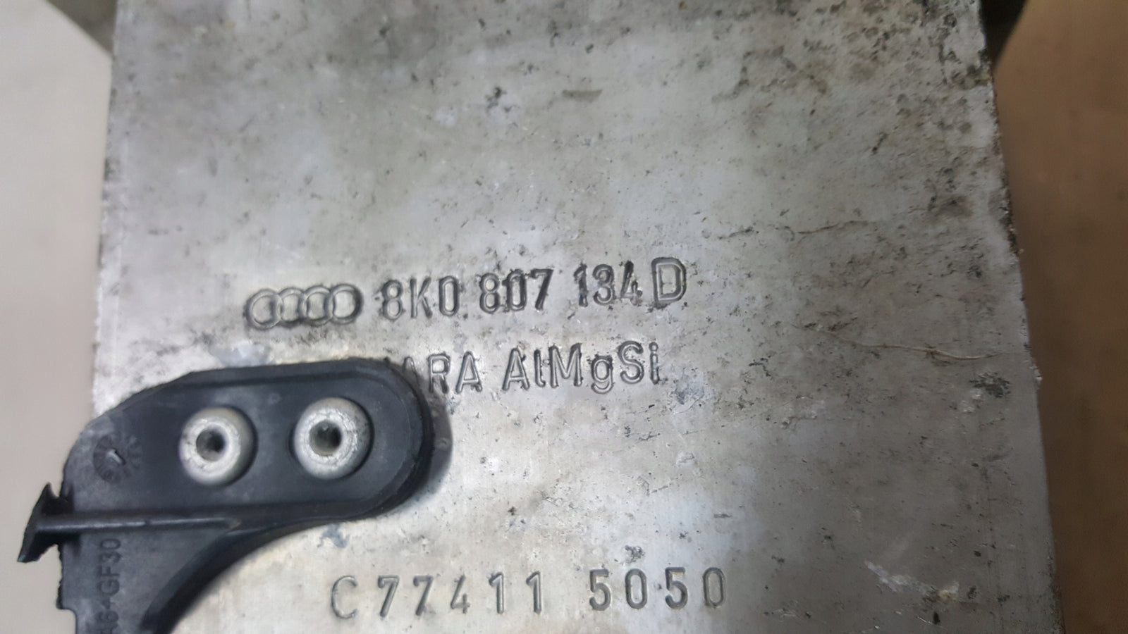 Strefa zgniotu odbój podłużnica prawy przód A4 B8 A5 8T lift 8K0807134D