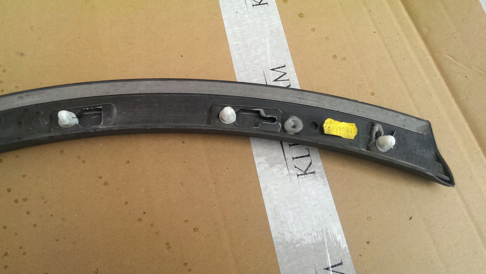 Listwa błotnika lewy tył AUDI Q7 4M0853817