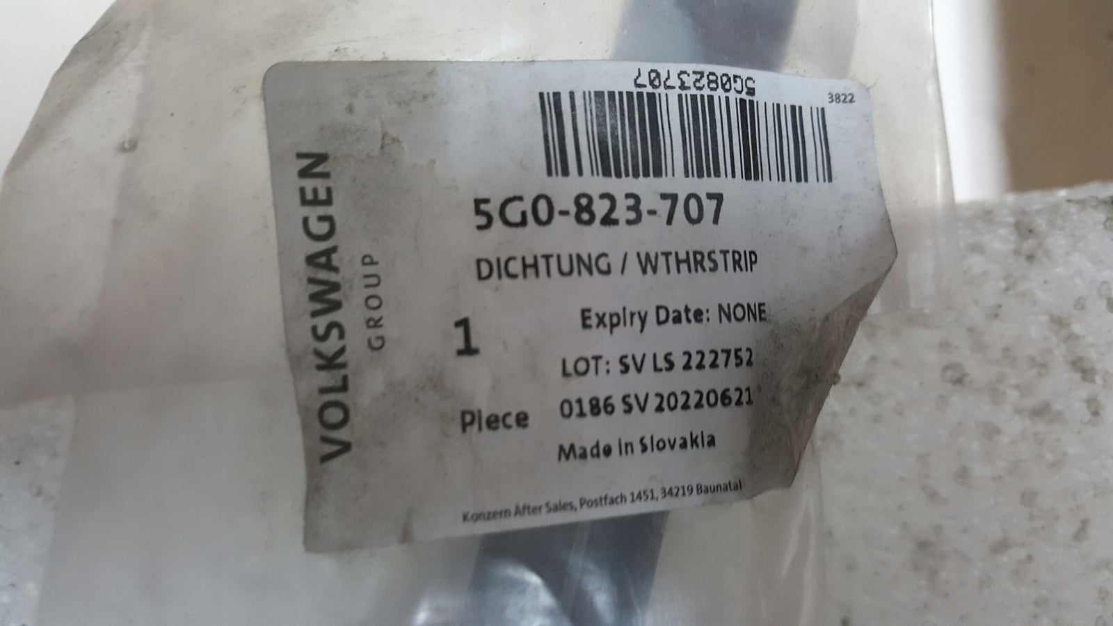 USZCZELKA MASKI GUMA VW GOLF 7 VII AUDI A1 SEAT SKODA 5G0823707