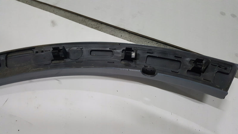 Listwa błotnika prawy tył AUDI Q4 E-TRON 89A853818E demontaż