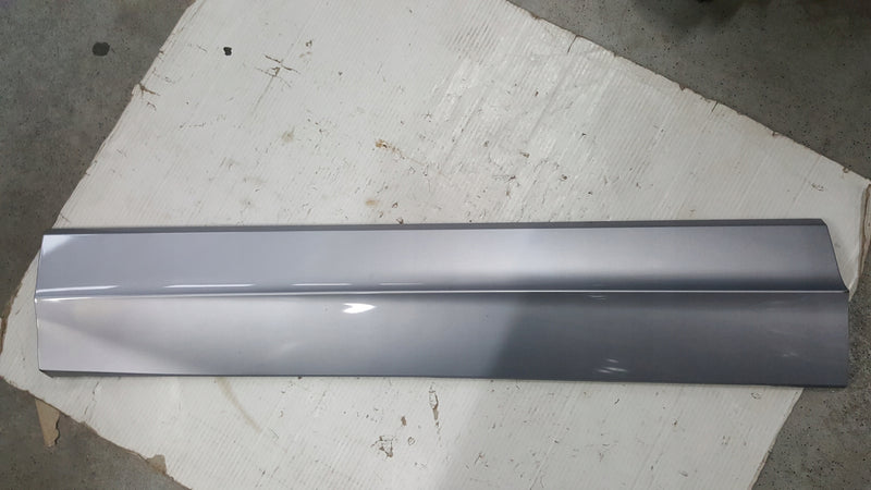 Listwa drzwi lewy przód VW TOUAREG III 760854939D demontaż