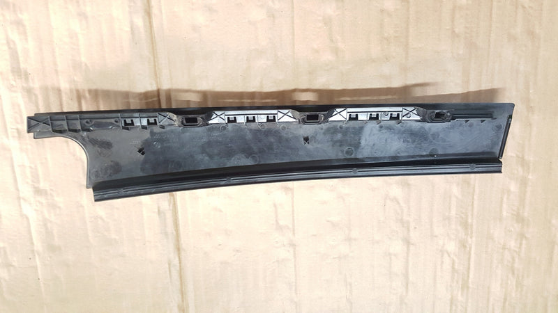 Volkswagen OE 5G6839901A listwa drzwi słupka