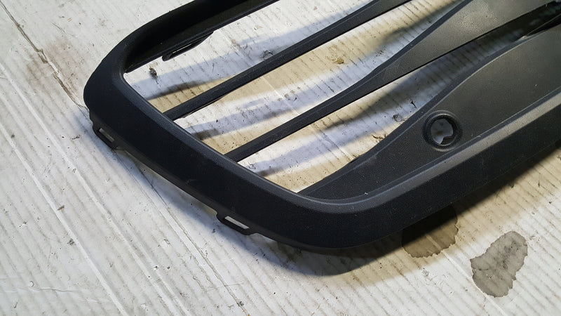 Kratka zderzaka LE przód VW GOLF VIII 5H0853665J