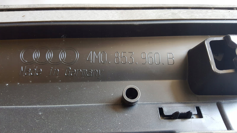 Listwa drzwi prawy przód AUDI Q7 4M0853960B