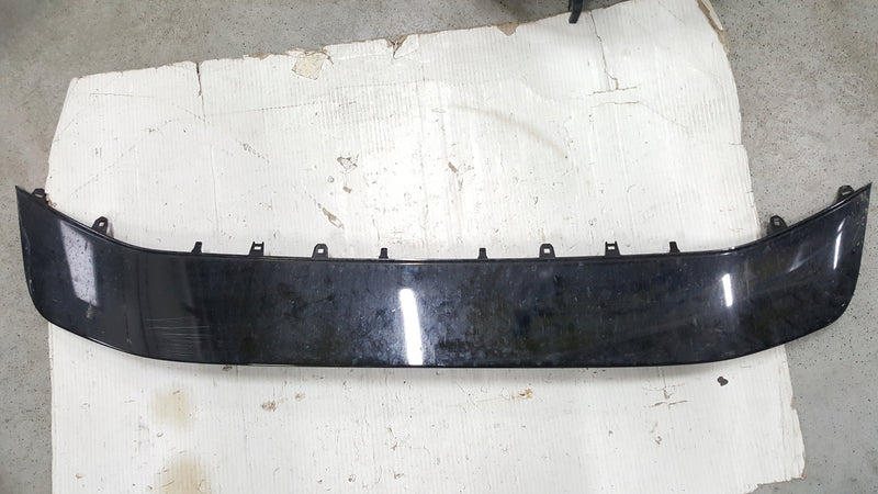 Spoiler dokładka zderzaka przedniego AUDI A4 (B9) 8W0807717B demontaż