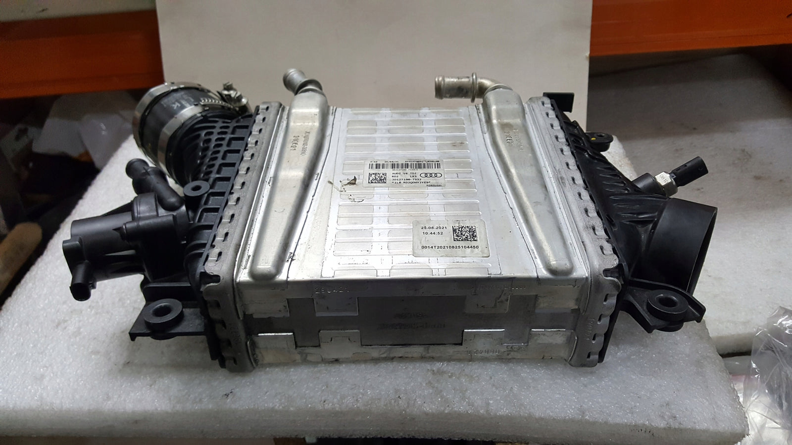 Chłodnica intercooler AUDI A4 (B9) A5 A6 (C8) A7 Q5 059145803Q demontaż