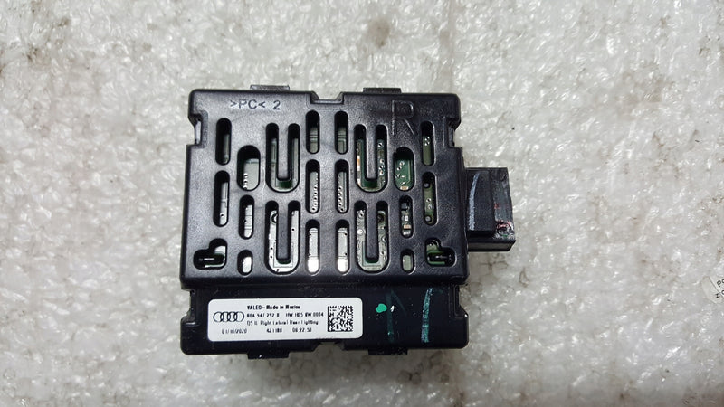 Lampka kabiny Led AUDI Q5 RS6 80A947292B demontaż